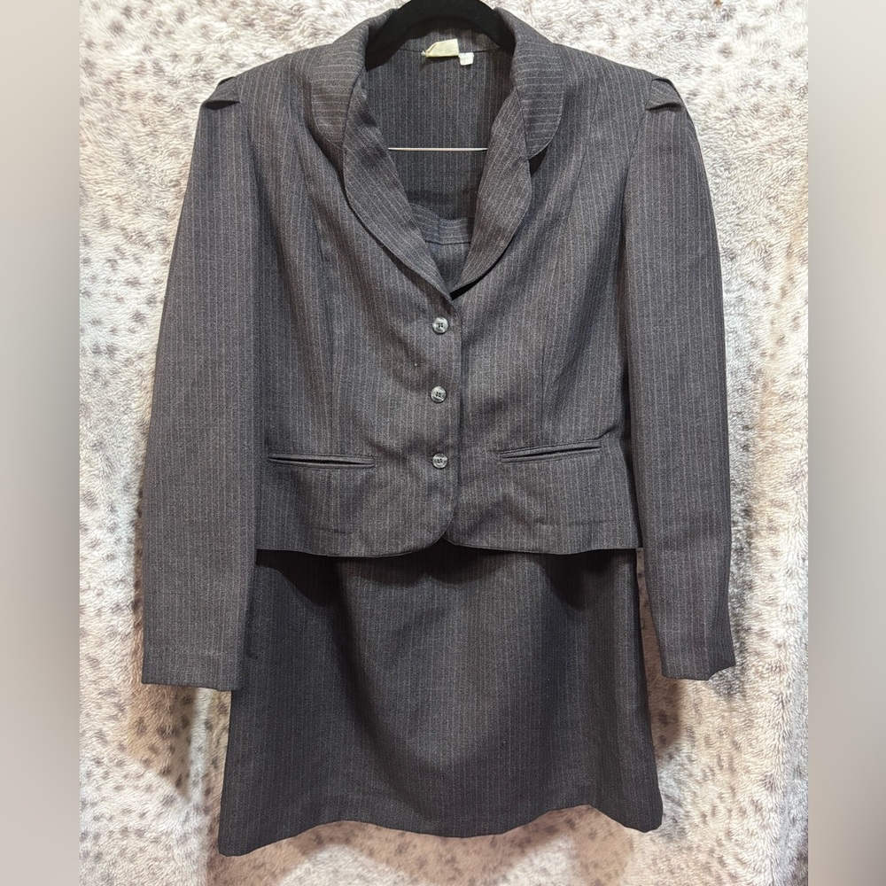 WOMENS VINTAGE DARK GREY PINSTRIPE SUIT